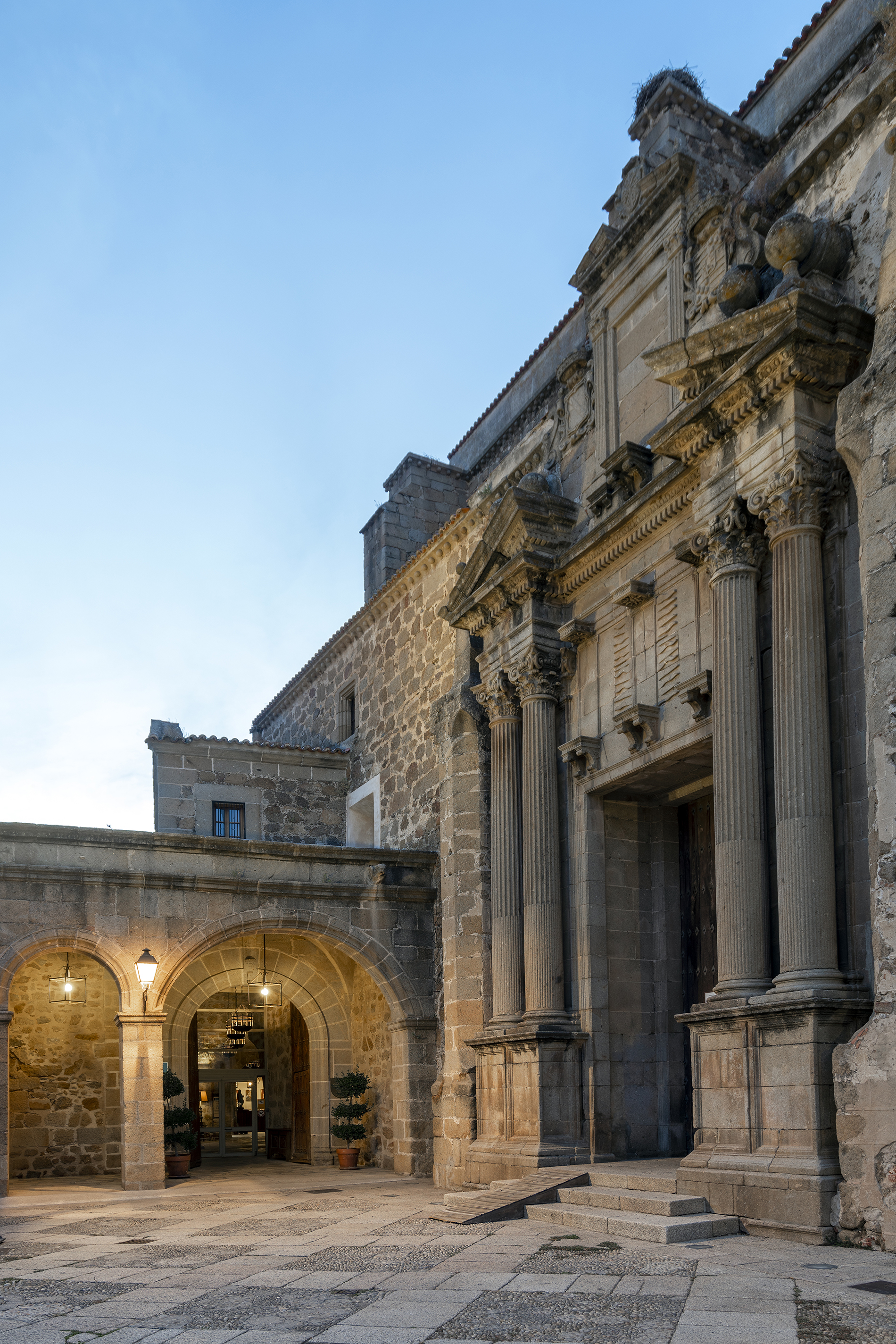 DE PARADOR A PARADOR ESPANA 写真集 2巻函入り Amazon.com: Paradores De España [Volumes 1 and 2